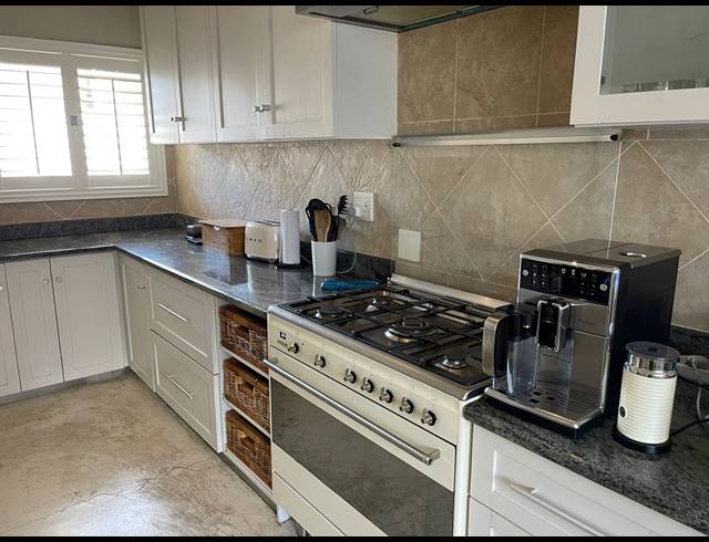 3 BEDROOM FREEHOLD FOR SALE IN UMHLANGA CENTRAL